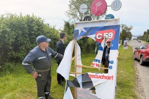 Municipio de Frutillar retira 24 carteles de propaganda electoral