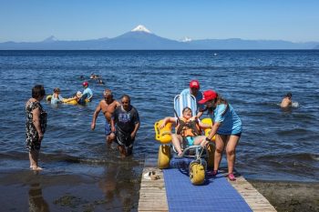 Municipio inaugura infraestructura inclusiva en playa de Frutillar