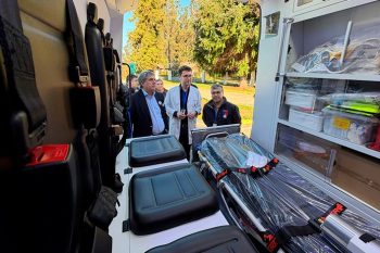 Entregan ambulancias en Frutillar, Llanquihue y Fresia