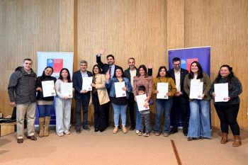 26 familias de Frutillar reciben las escrituras de sus viviendas